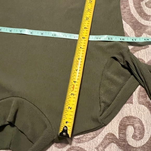 Boohoo Women's Ribbed Slim Fit Lightweight Long Sleeve Turtleneck Sweater - Picture 9 of 9